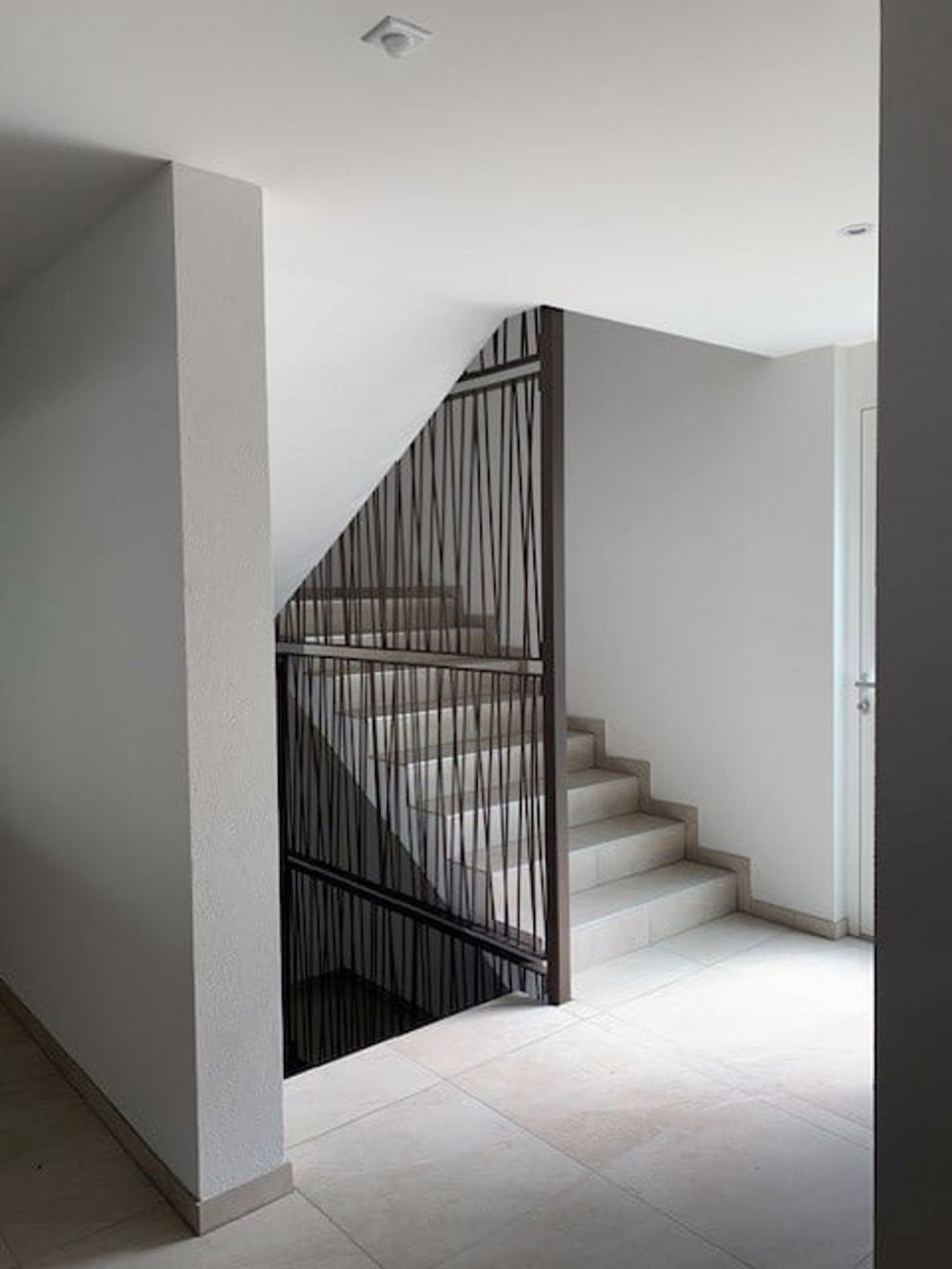 Sehr helles 2,5-Zimmer-Appartement 63 m2, Neubau, Südausrichtung, Loggia und Parkplatz - Bild 2