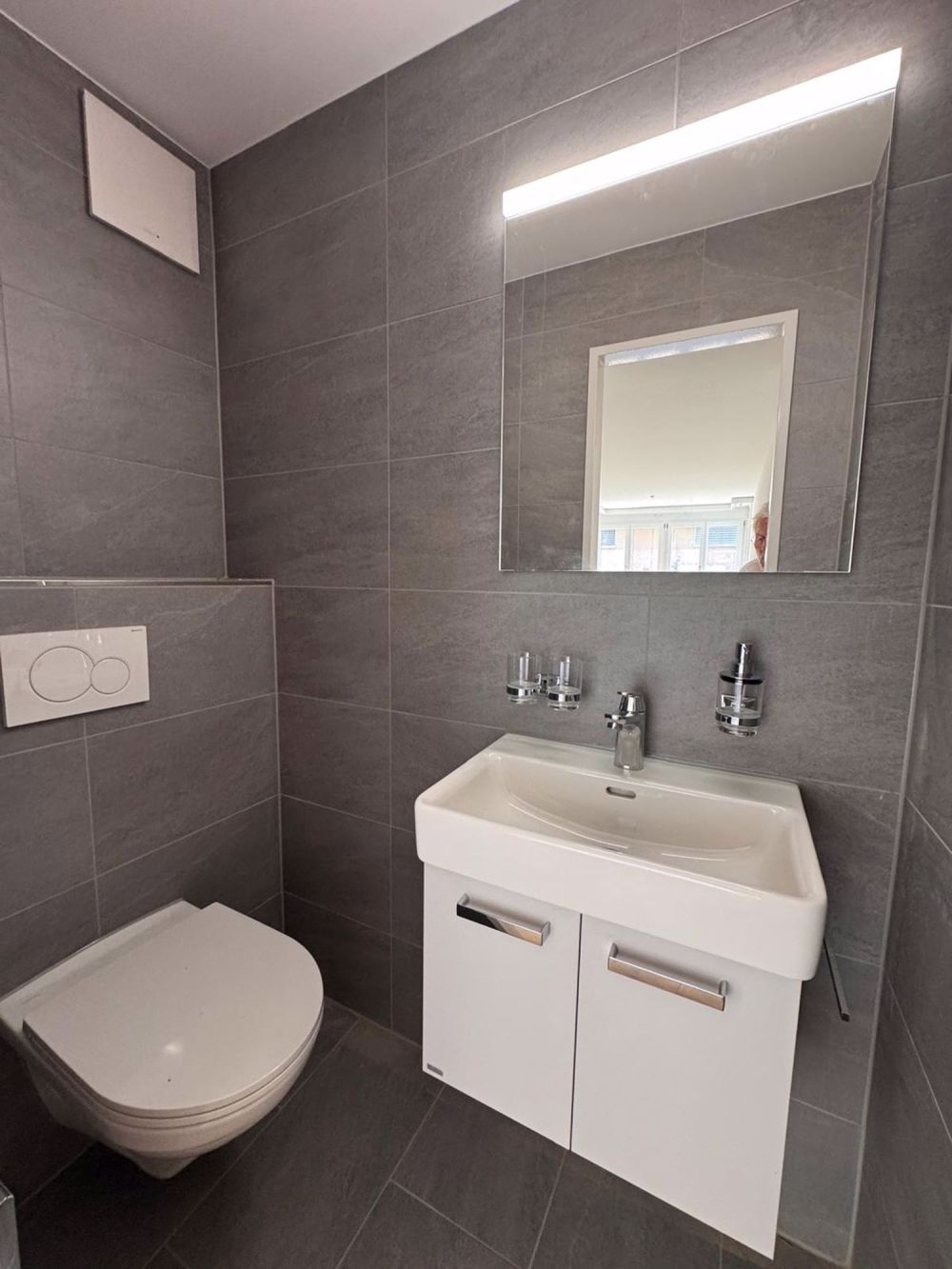 Erstvermietung nach Sanierung / 4 -Zimmerwohnung im ruhigen Quartier - Gäste-WC