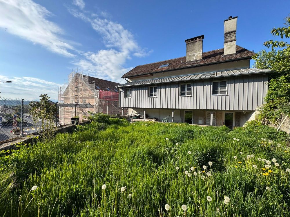 Superbe appartement de 2,5 pièces au centre ville de La Sarraz avec jardin privatif - Bild 1