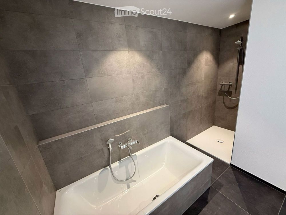 Moderne 4.5-Zimmer-Neubau-Wohnung mit Balkon in Visp - Bild 6