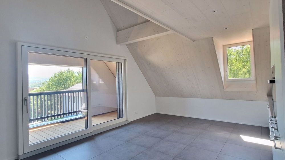 ERSTVERMIETUNG - 3.5-Zi.-Wohnung mit Galerie und eigener Waschküche - Essplatz