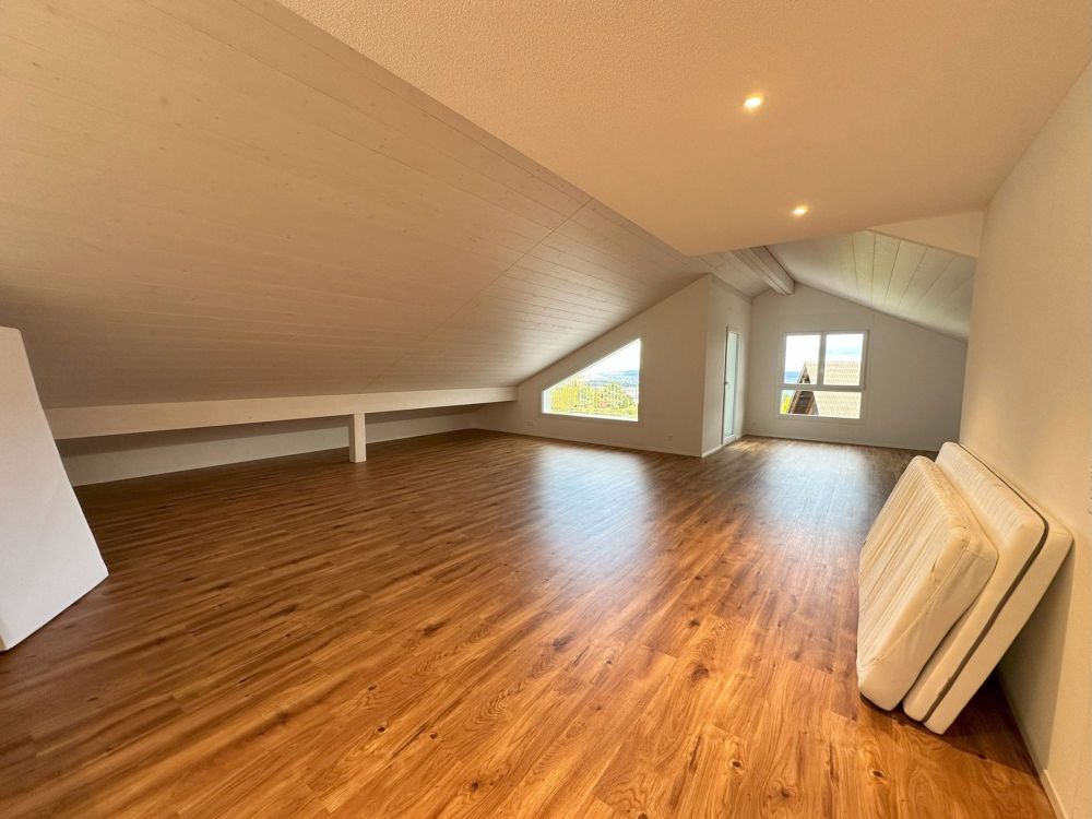 Schöne, grosse Dachwohnung mit Seesicht - Bild 5