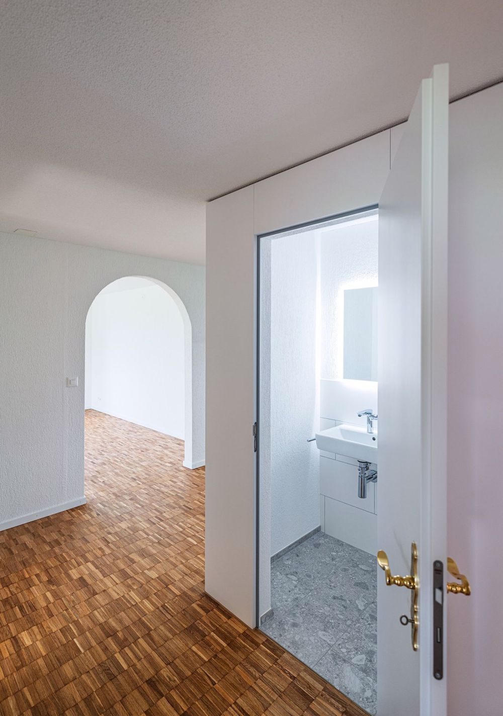 Erstvermietung nach Komplettsanierung: 4.5-Zimmer-Wohnung mit Balkon in Wagen - Bild 13