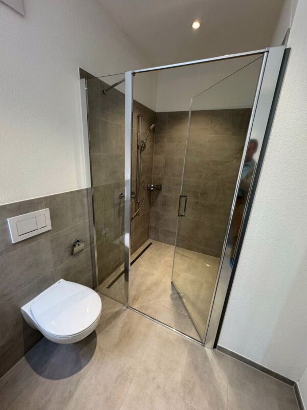 Erstvermietung: hochwertige 3.5-Zimmer-Attikawohnung mit Schloss- & Bergsicht - Bild 6