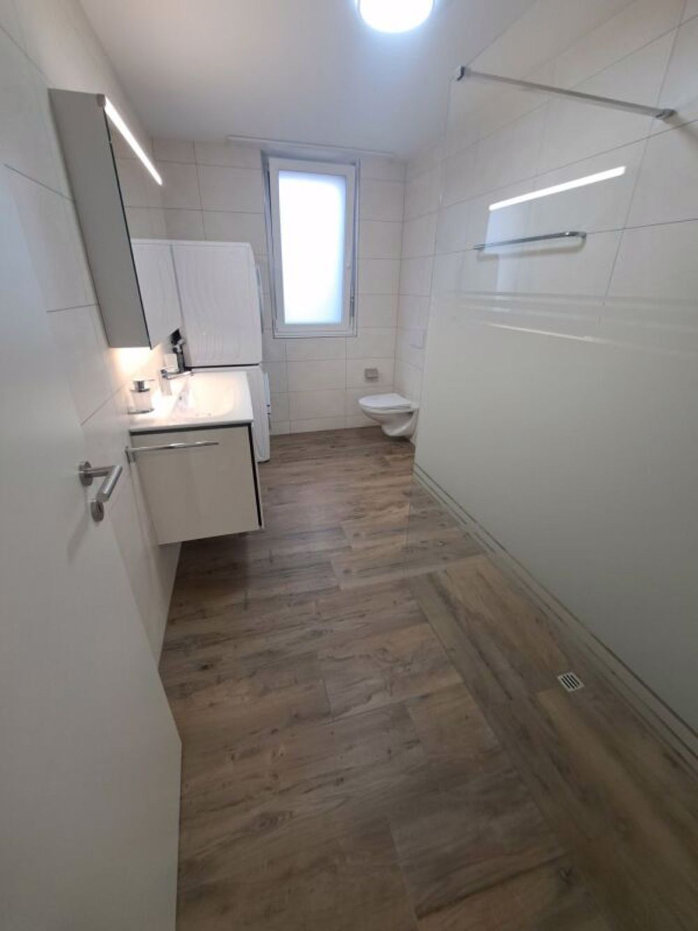 Zweitvermietung: moderne & grosszügige 2.5 Zi-Wohnung mit Balkon - Bild 4