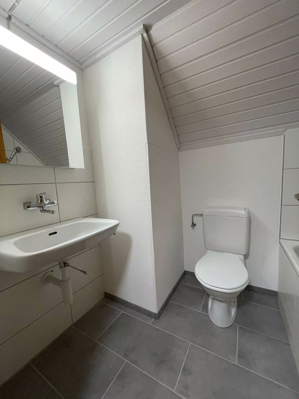 Helle Dachwohnung im sanierten Stöckli – ideal für Einzelperson oder Paar - Bild 5