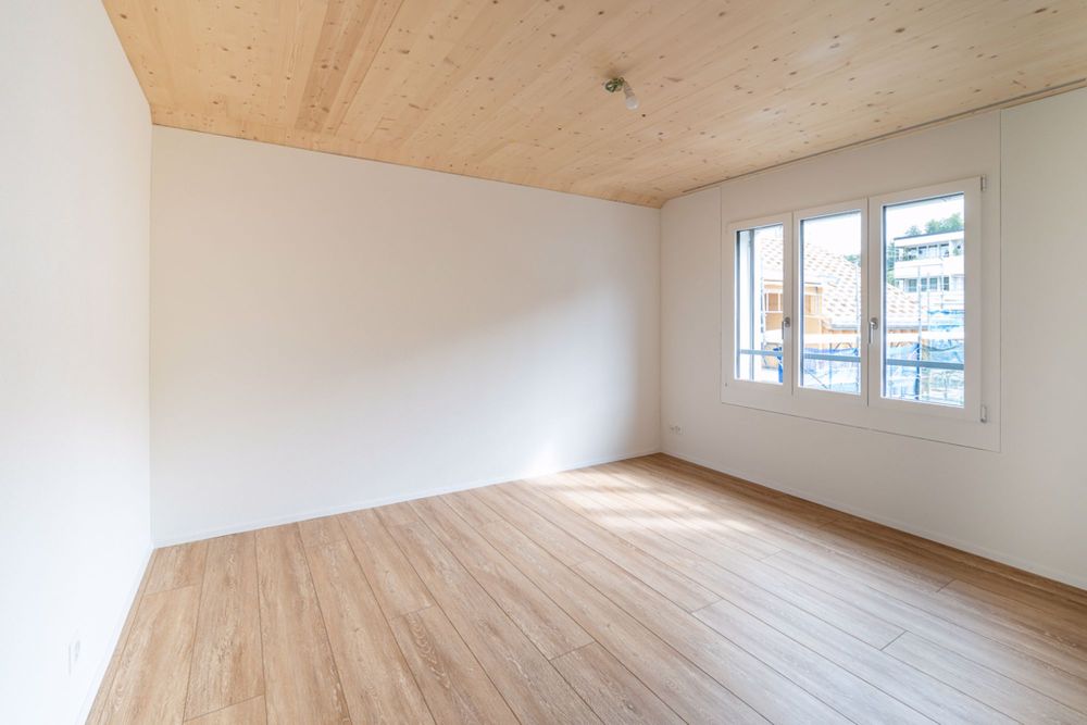 5.5 Zimmer Neubau Maisonettewohnung über dem Nebel in Einsiedeln - Helle Zimmer
