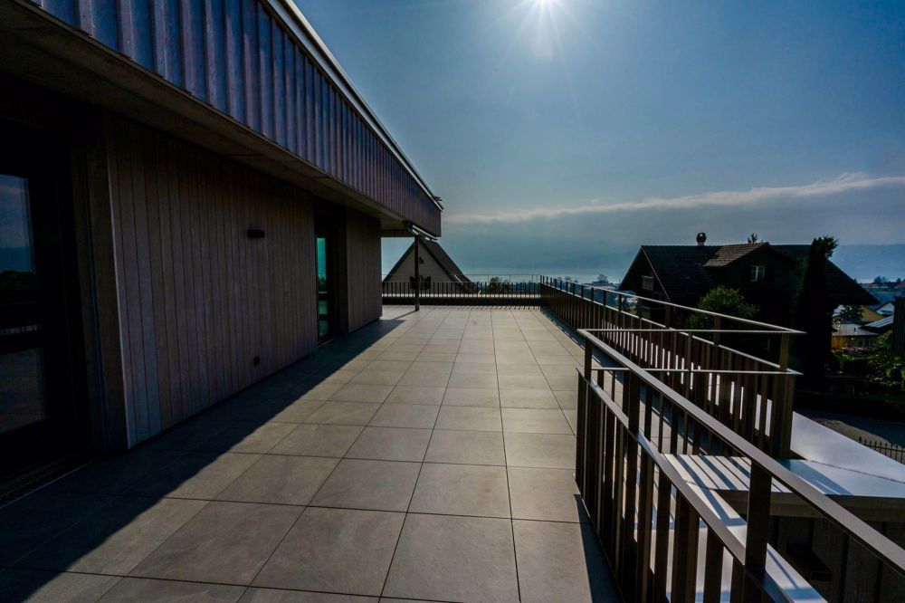 Traumhafte Attikawohnung mit Panoramablick über den Zürichsee – Wohnen auf höchstem Niveau in Stäfa - Bild 12