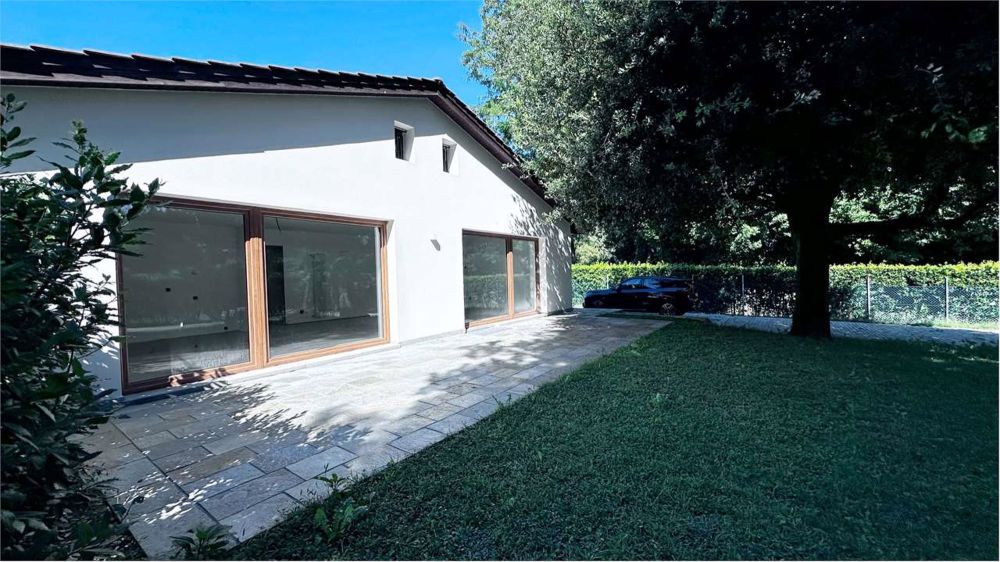 Villa auf einer Ebene in einer ruhigen Gegend - Bild 1