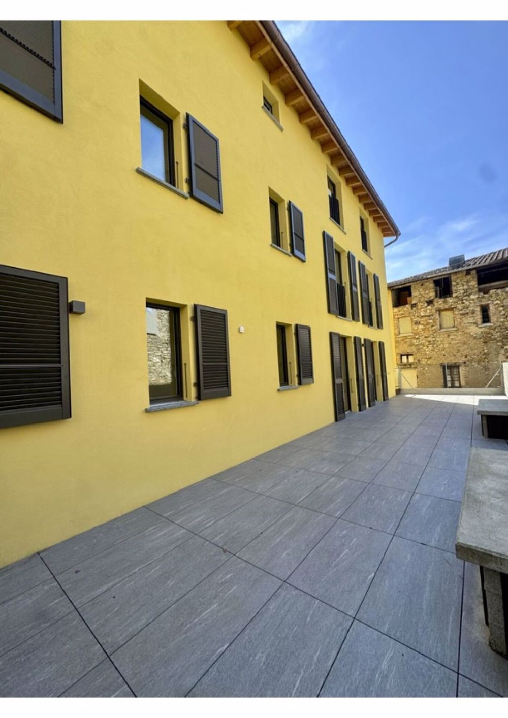CADRO Ampio 4.5 Nuovo | GRANDE TERRAZZA | Pigione 2'500 | Spese 300 | Posteggio in Autorimessa - Bild 1