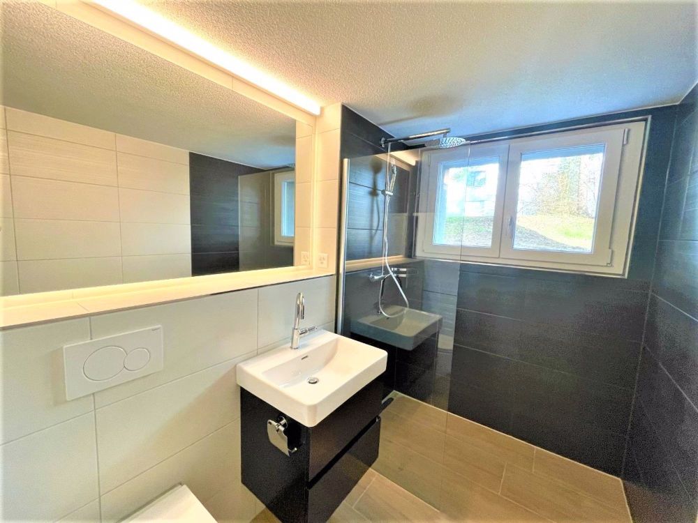 TOP MODERNE 3.5 ZIMMER WOHNUNG MIT PRIVATER WASCHMASCHINE/TUMBLER - Bild 9