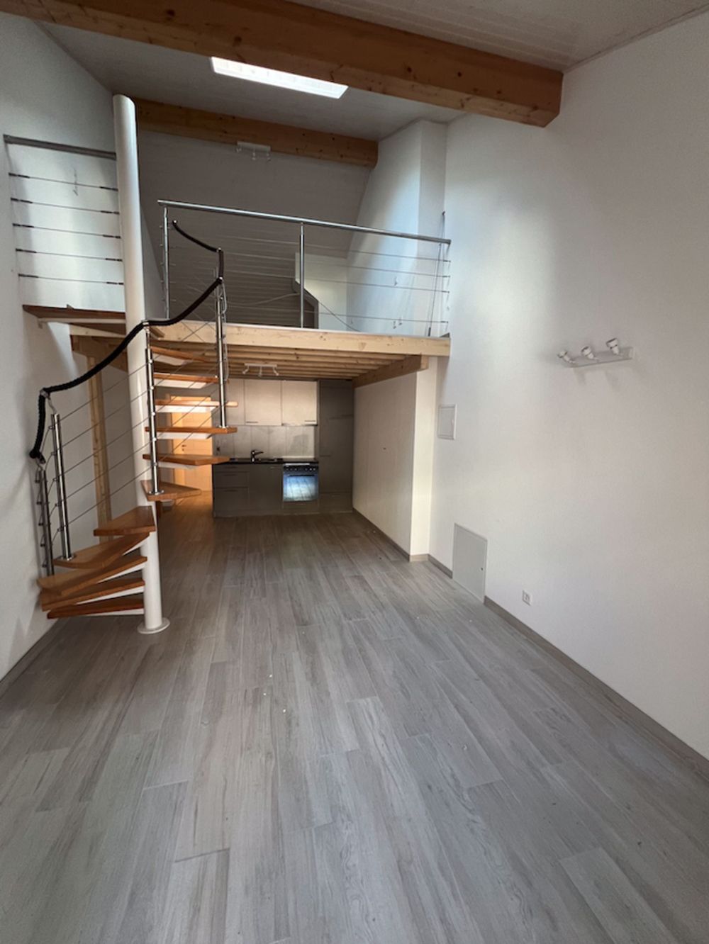 Charmant studio indépendant avec mezzanine - Bild 2