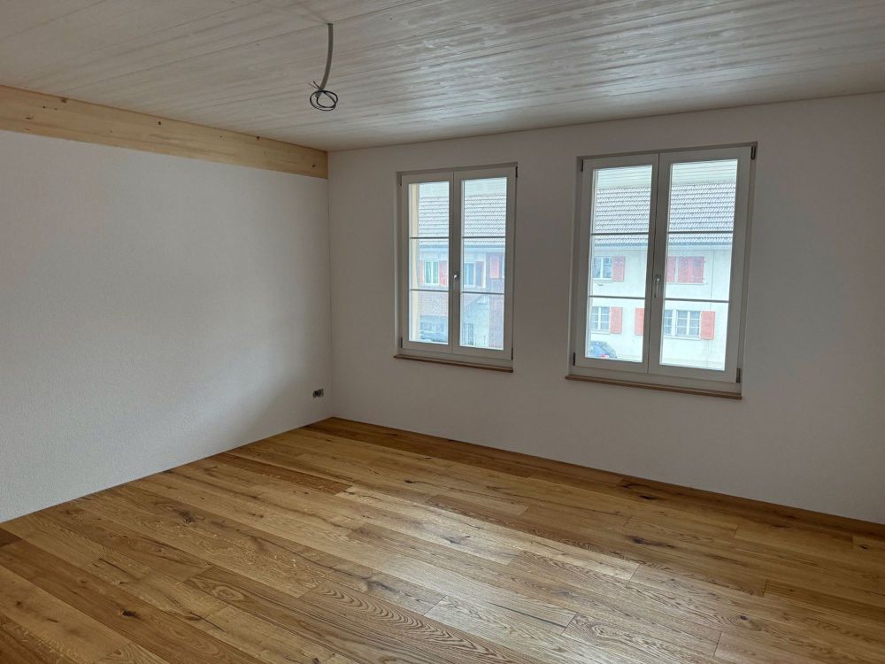 Frisch renovierte grossräumige Familienwohnung - Bild 3