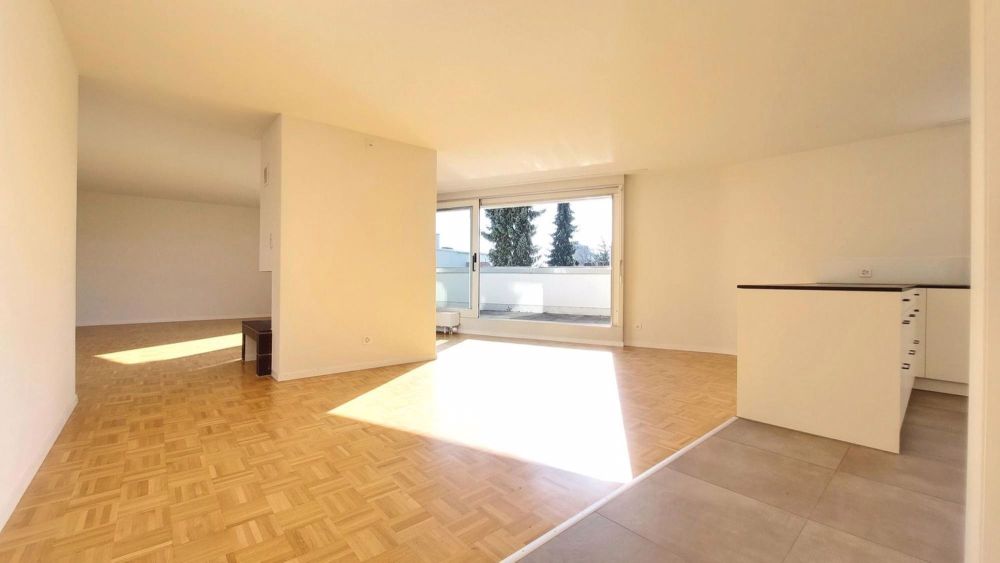 Erstvermietung im Herzen von Lyss - Wohnzimmer