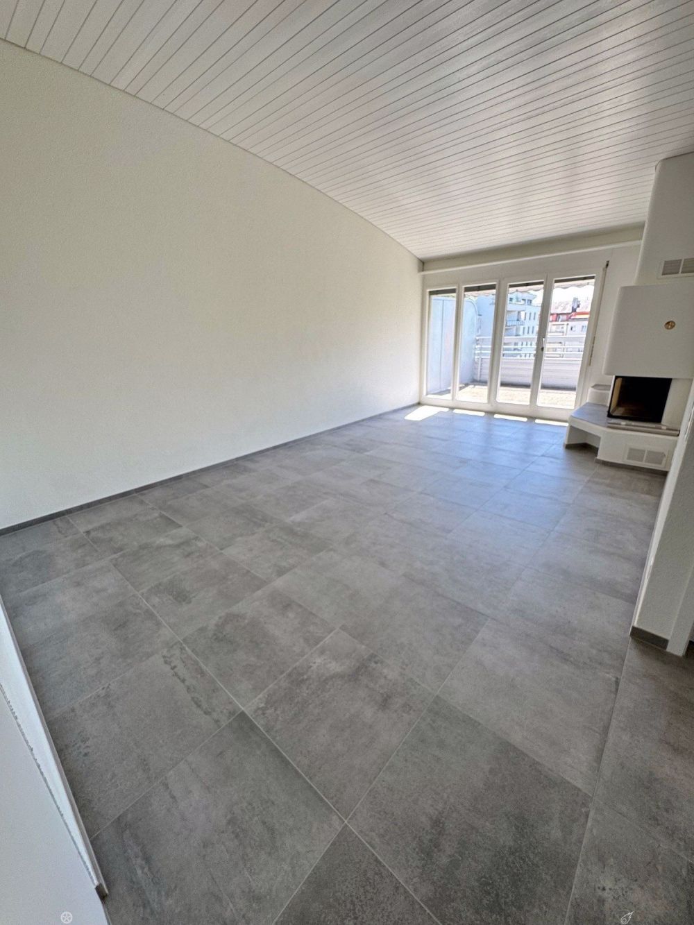 Modern sanierte 3.5-Zimmer-Attika-Wohnung im Herzen von Biel - Bild 3