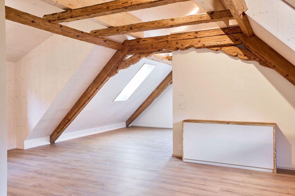 Traumhafte 2.5-Zimmer-Wohnung in historischem Ambiente - Bild 2