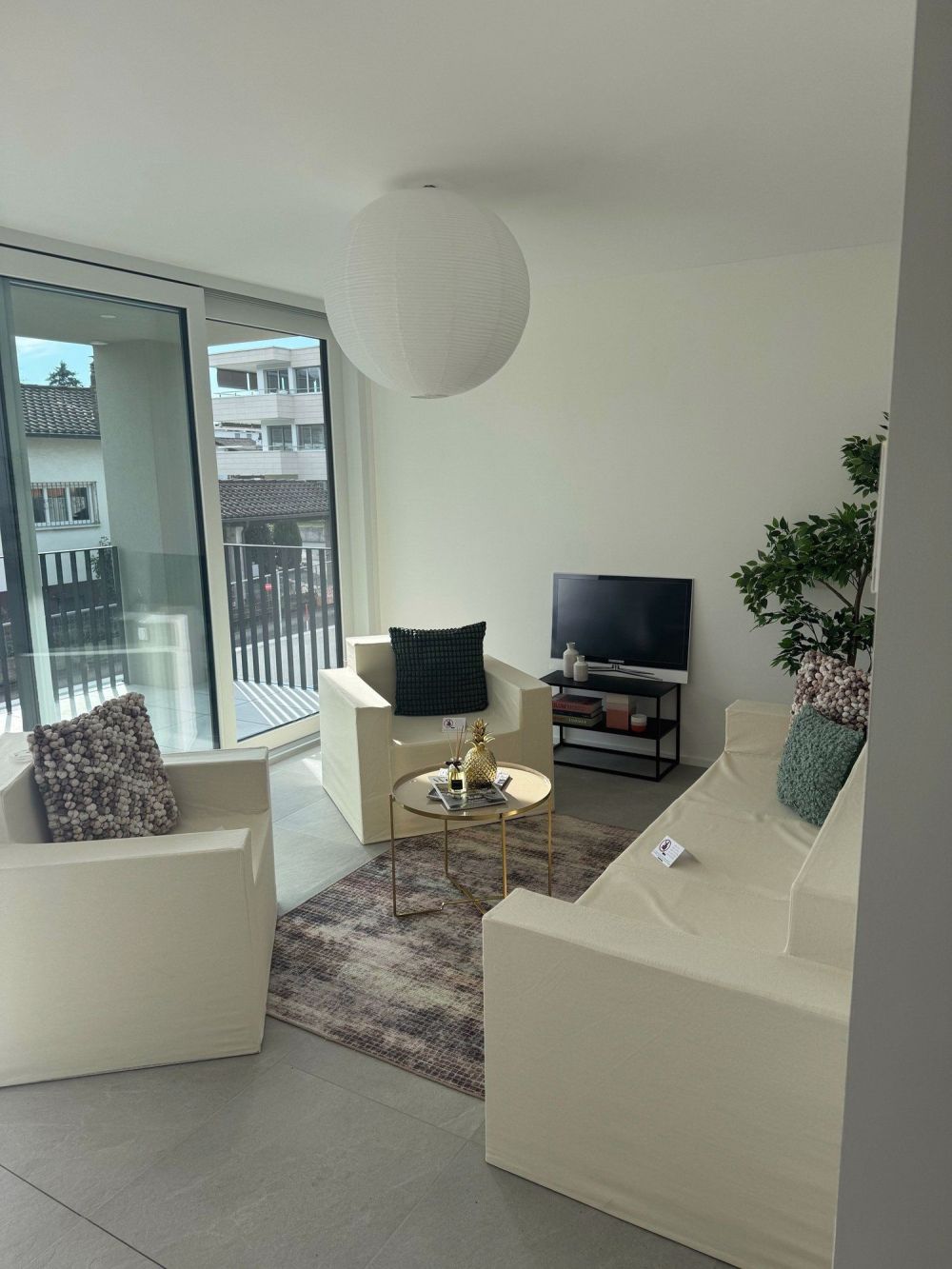 Elegantes Apartment mit 2.5 Zimmern und großem privatem Garten (Erstvermietung) - Bild 3