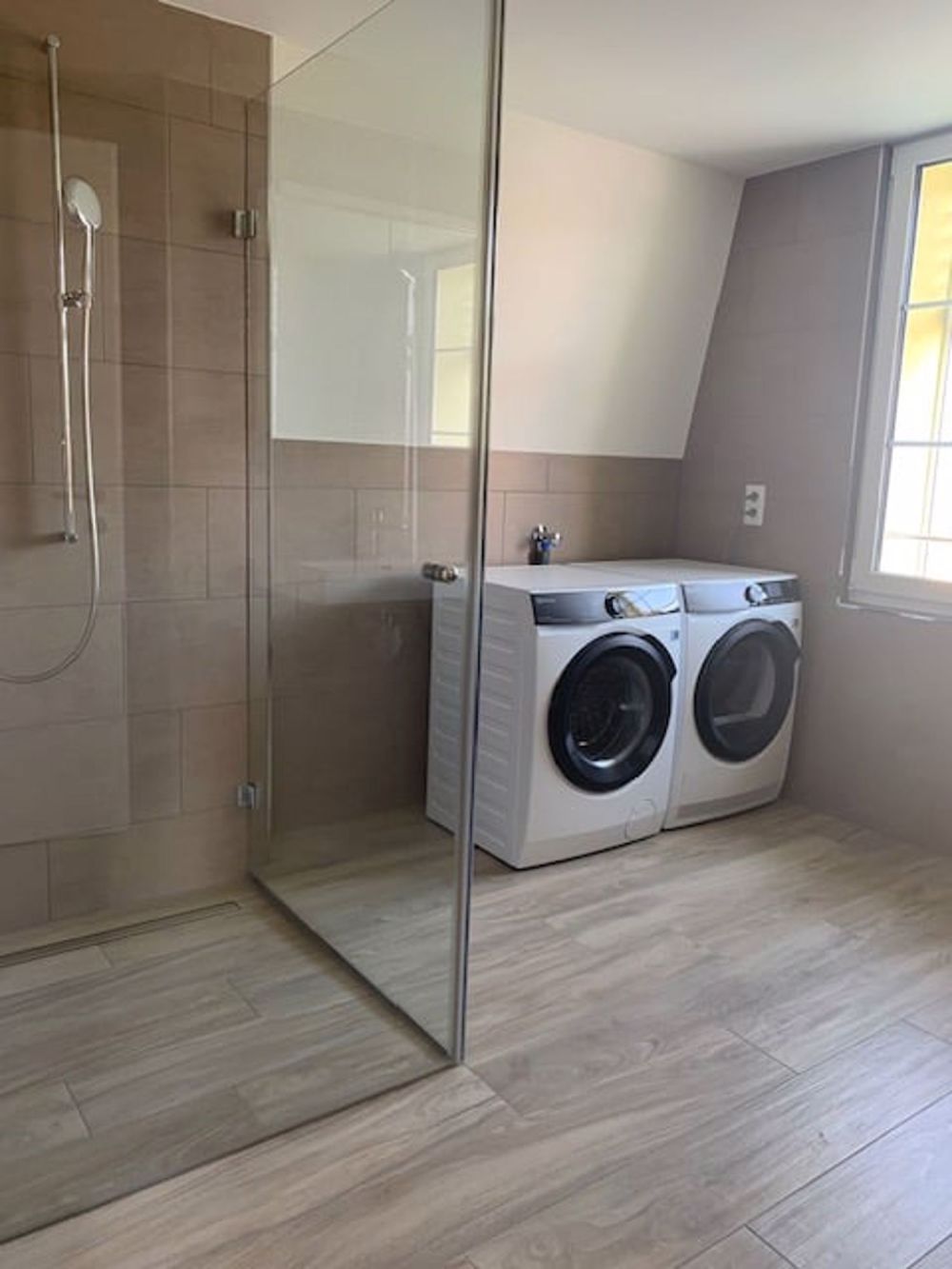 Grosszügige moderne Wohnung - Bild 8