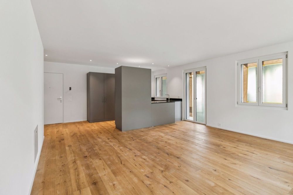 Moderne 2.5-Zimmer-Wohnung mit grossem Garten (Erstbezug) - Bild 3