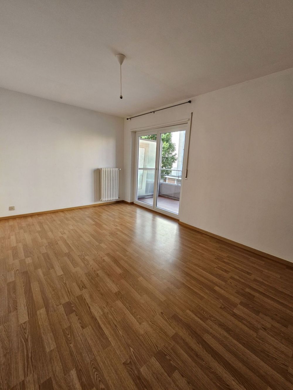 2.5 locali con balcone in posizione strategica - Bild 4