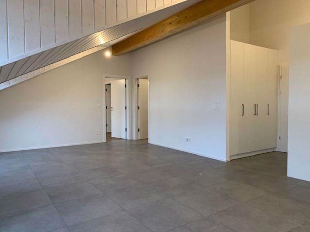 MAGNIFIQUE APPARTEMENT DE 3.5 PIECES LUMINEUX ET SPACIEUX, DANS UN CADRE PRIVILEGIE A MISERY-COURTION - Bild 2