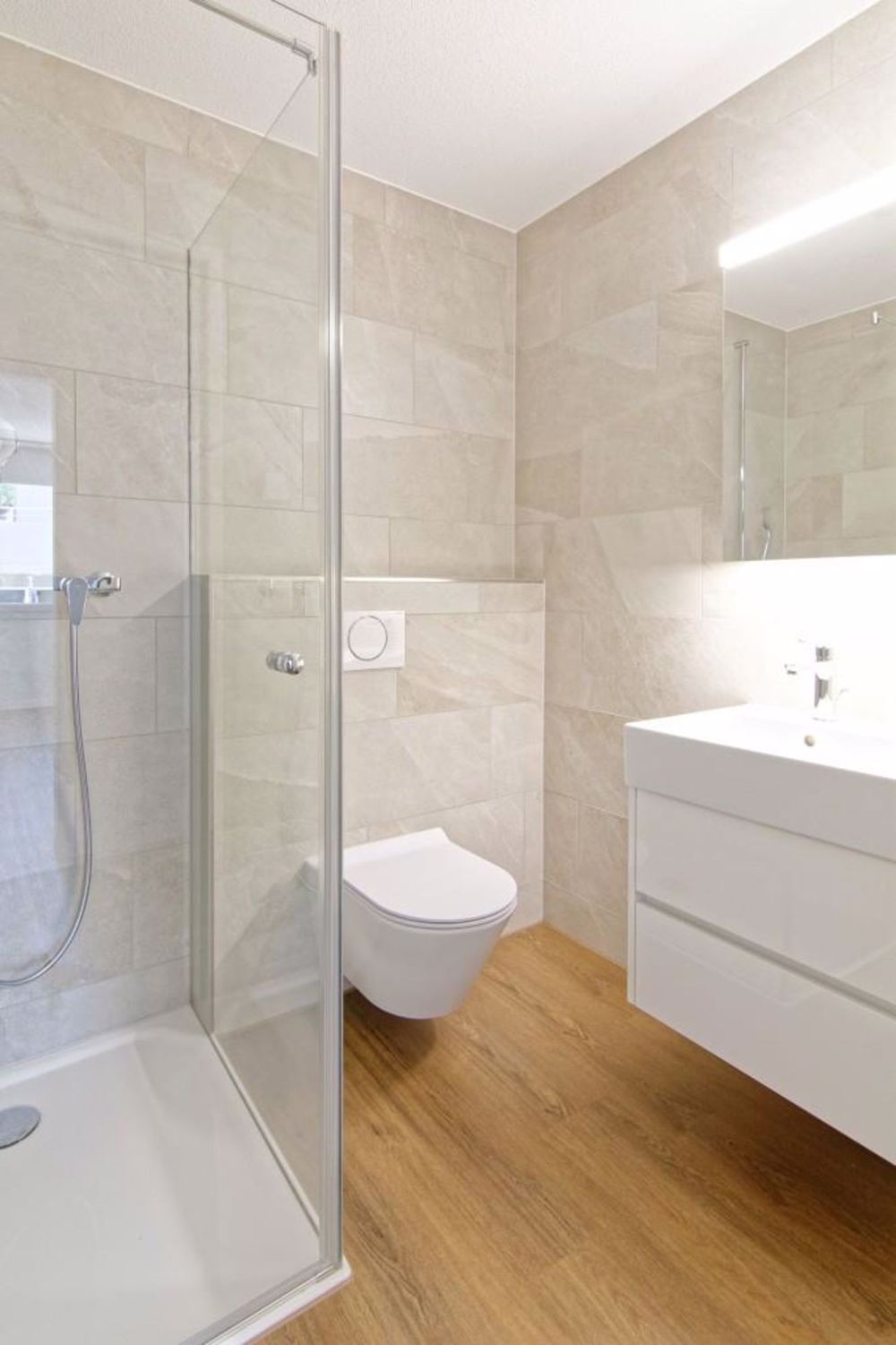 Grosszügige 5.5-Zimmer-Wohnung in Wil - WC/Dusche