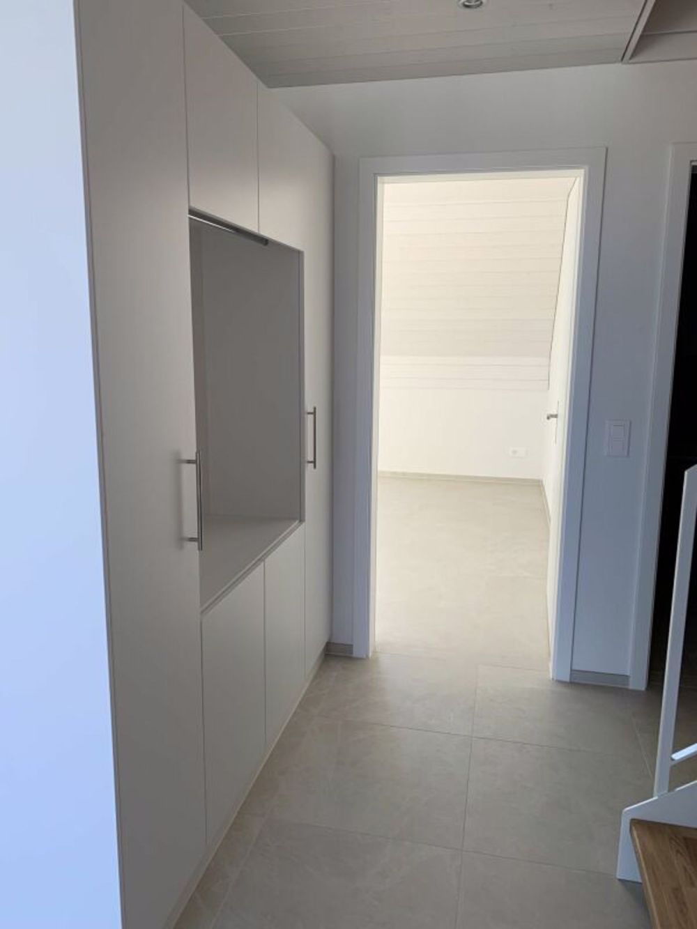 Vermietung einer schönen, zentral gelegenen 3½-Zimmer-Galeriewohnung mit Balkon - Bild 3