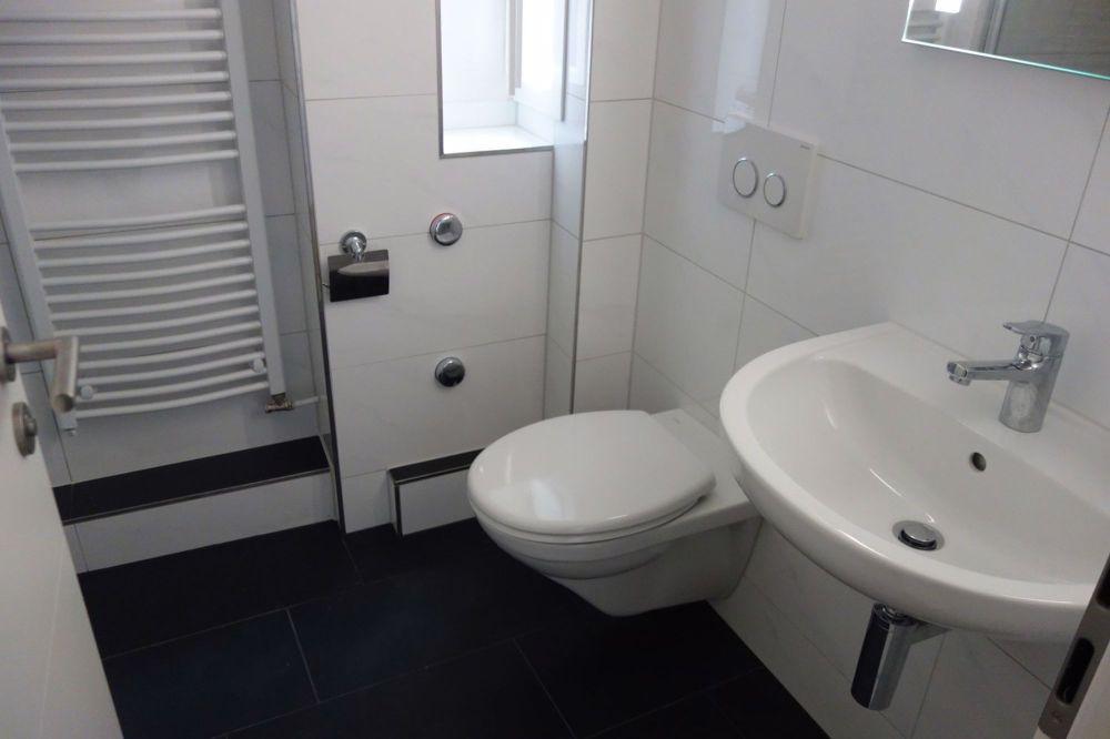Erstvermietung! Neu renoviertes Einzelzimmer in Biel! - Bild 2