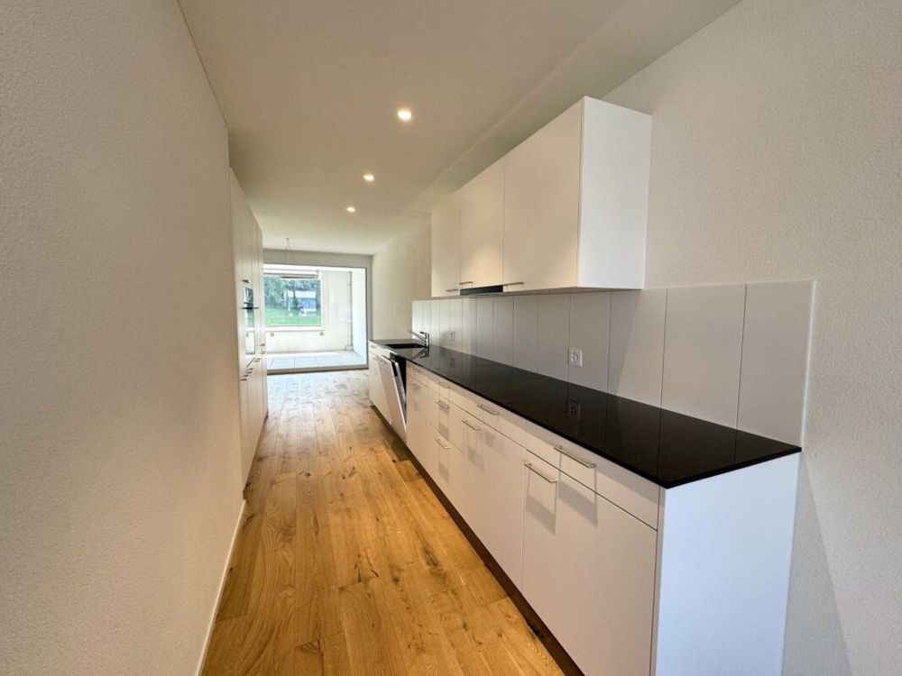 moderne Wohnung mit Blick ins Grüne - Küche