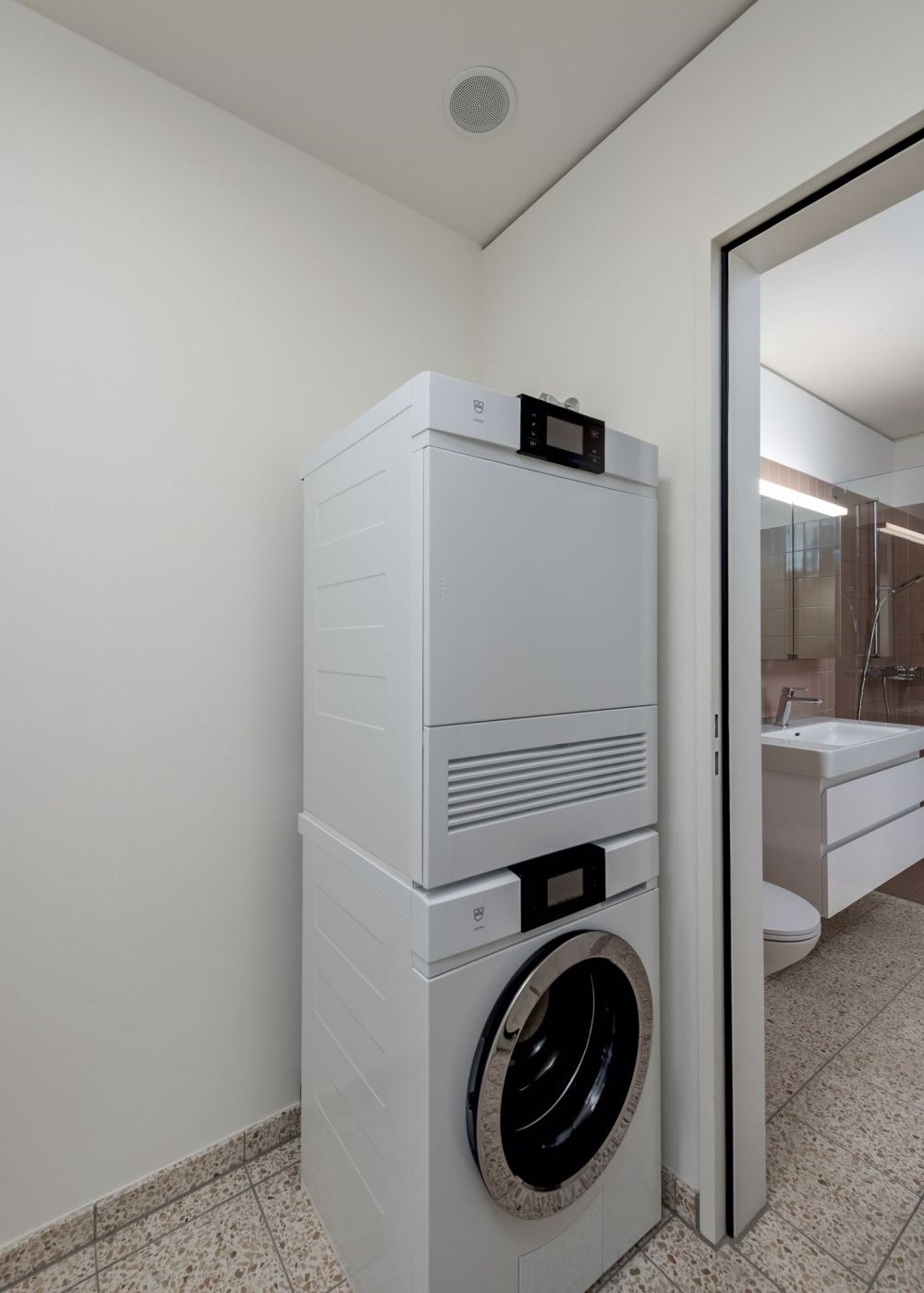 Moderne 3.5-Zimmer-Wohnung mit Stadtblick in Basel - Bild 10