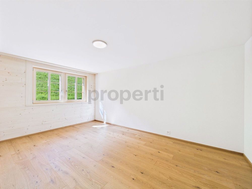 Grosszügige 4.5 Zimmer Wohnung in Oberwil im Simmental mit Aussicht - Image 5