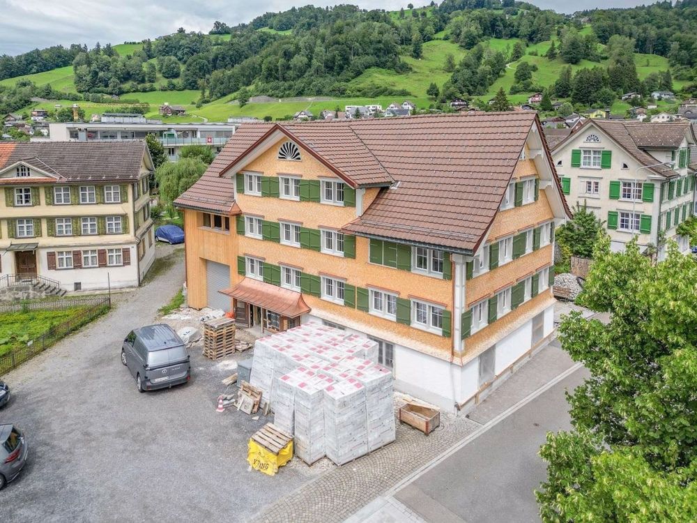 Charmantes Wohngefühl vereint mit besten Anbindungen - Übersicht mit Vorplatz