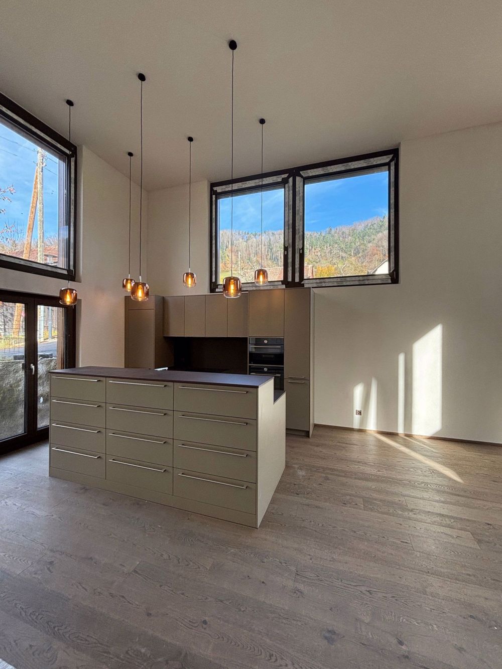 Aussergewöhnliche 3.5 Zimmer-Maisonette-Wohnung mit Garten - Bild 1