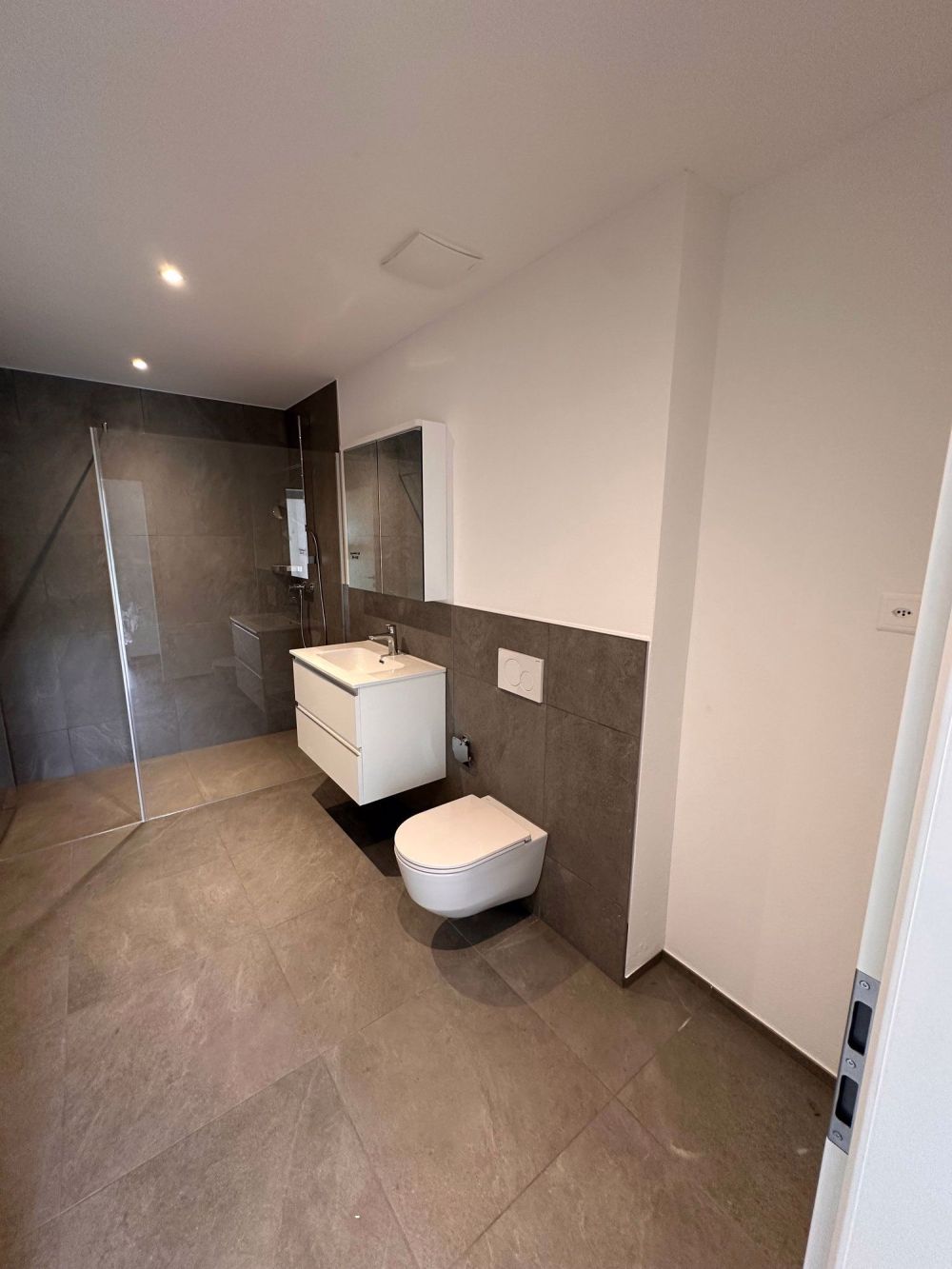 Moderne 4.5-Zimmer-Wohnung in Huttwil für Erstbezug bereit (103) - Bild 8