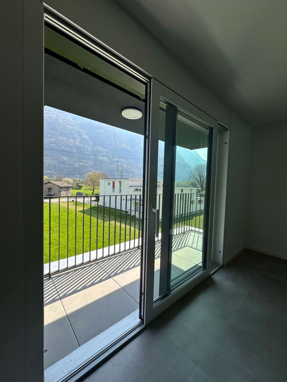 Appartamento 2.5 Camere con vista sulle montagne - Bild 2