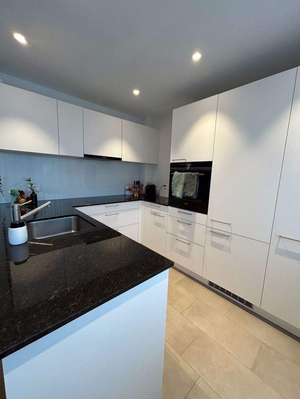 moderne Wohnung an bester Lage zu vermieten - Küche