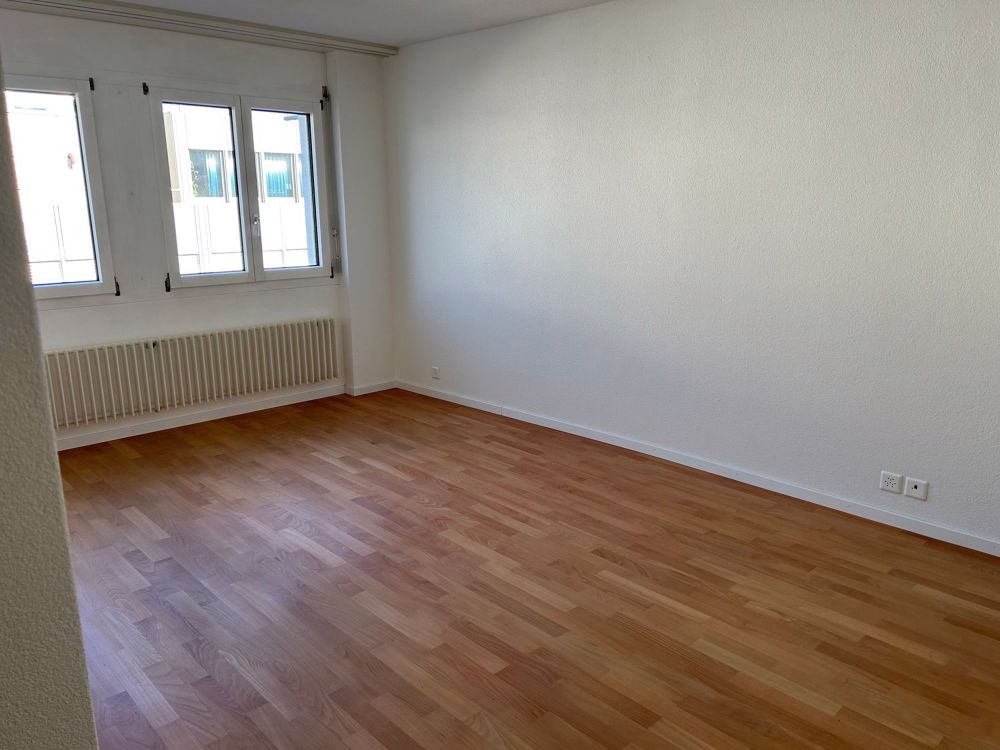 Zentrale 4.5-Zimmer-Wohnung (2. OG) mit Balkon - Bild 8