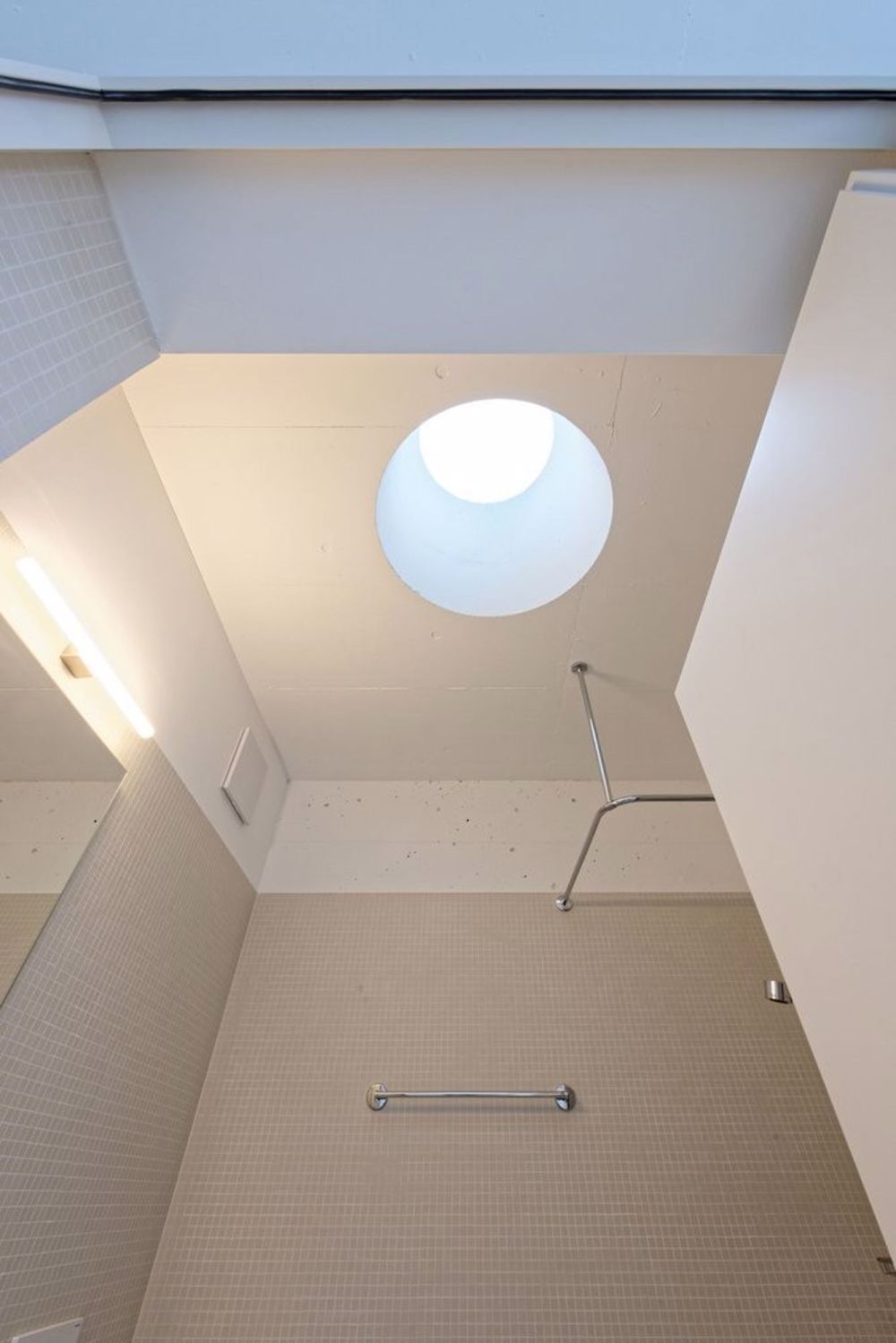 LivingFrames: 1-Zimmer-Wohnung/Atelier - Bad mit Dusche und Oblicht