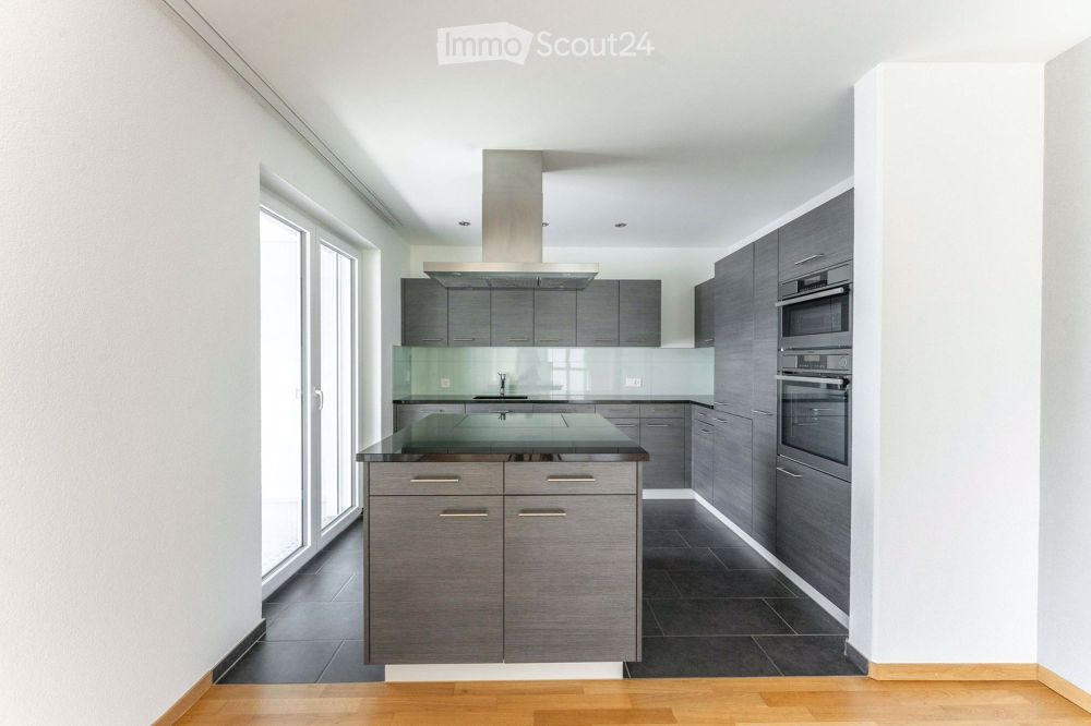 Lichtdurchflutete 4½-Zimmer-Wohnung mit Balkon und Panoramablick - Bild 3