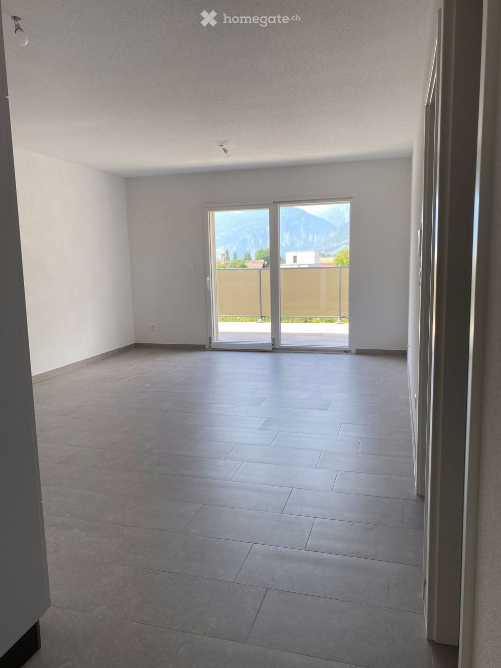 Appartement moderne de 2,5 pièces avec vue panoramique sur les montagnes à Saxon - Bild 1