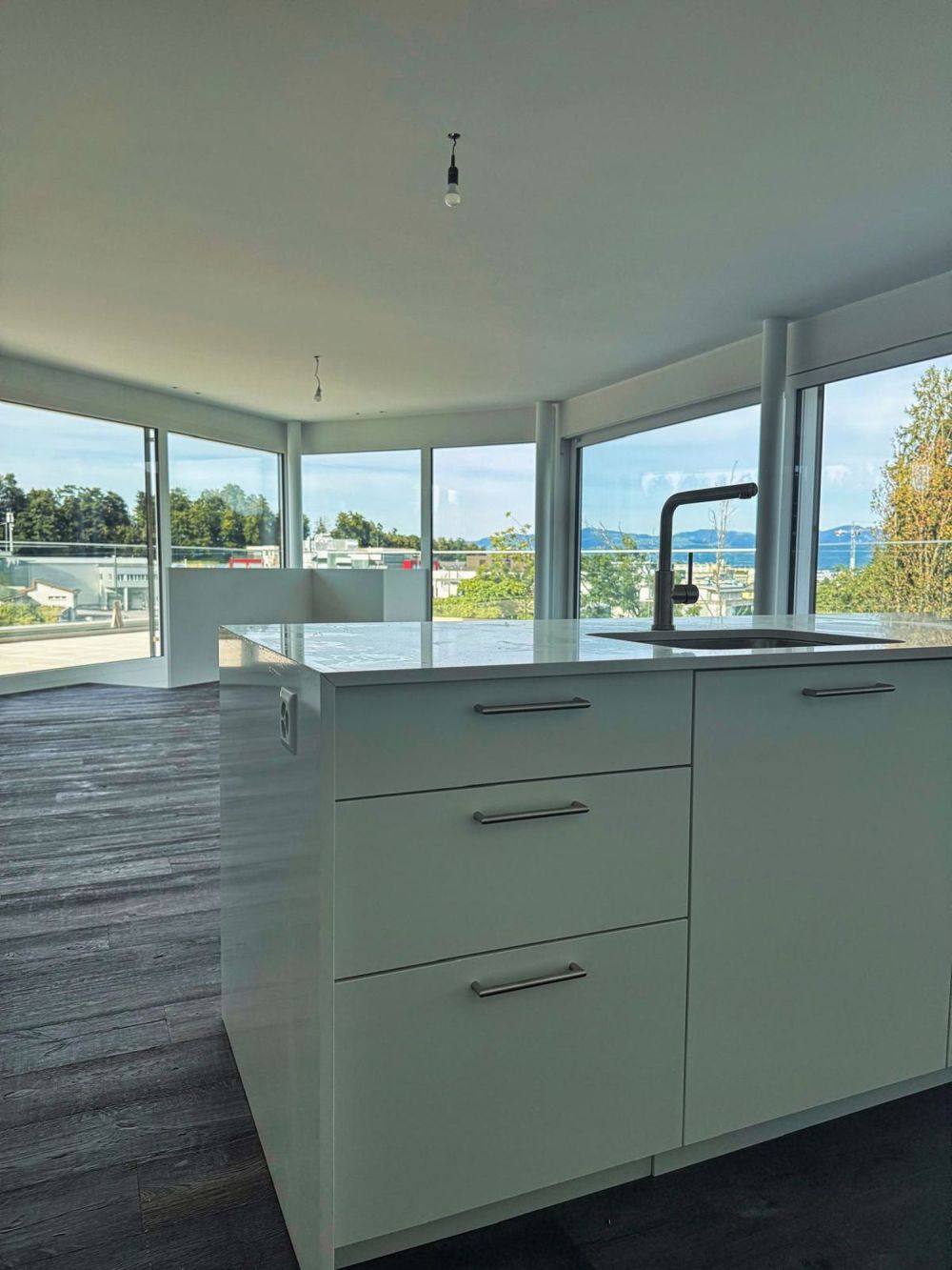 Exklusive Neubau-Maisonette mit grosszügigen Aussenflächen und modernem Wohnkomfort in Pfäffikon - Bild 5