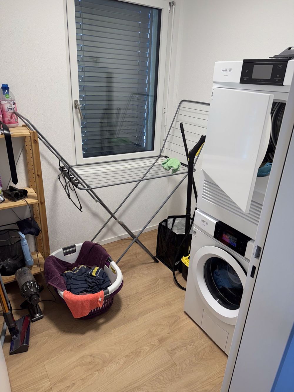 Moderne 2.5-Zimmer-Wohnung mit zwei Balkonen 2 Gehminuten vom Bahnhof Dübendorf entfernt - Bild 3