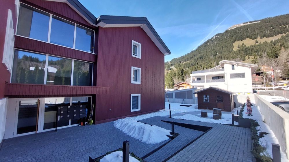 Wohnen und Erholen in Sörenberg "nur als Erstwohnsitz zulässig - einladender Eingangsbereich