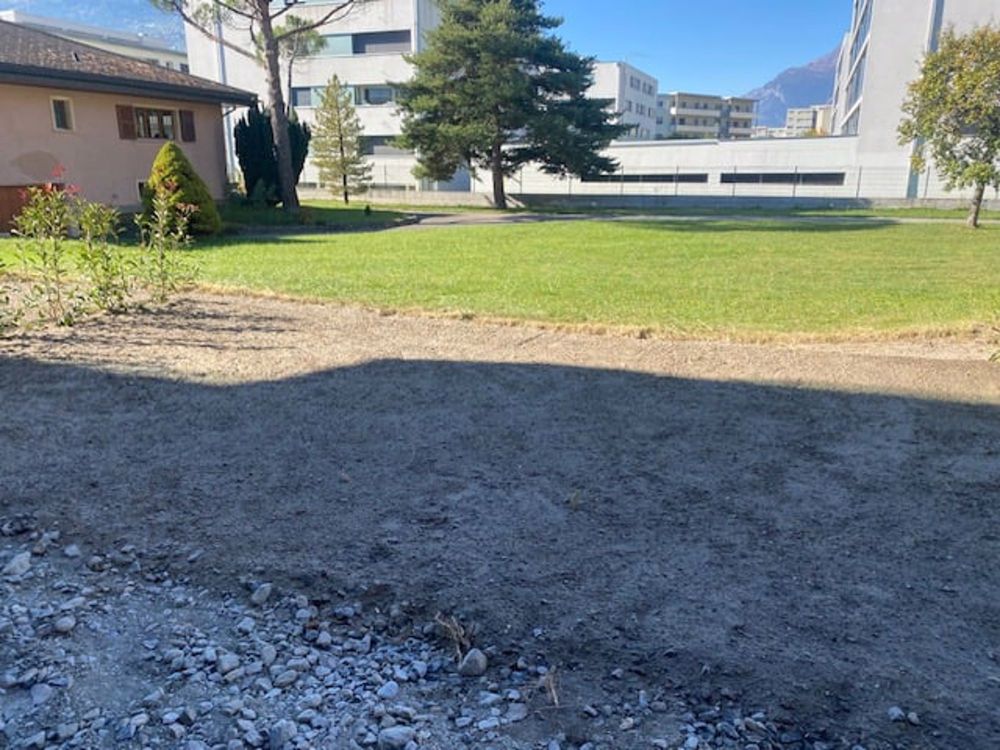 Zu vermieten - Magnifique Appartement NEU 2.5 Zimmer im Erdgeschoss (Terasse und Garten) – Sion - Bild 1