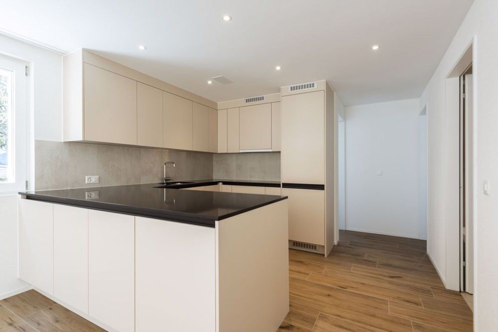 WUNDERSCHÖNE 3.5 ZIMMER-WOHNUNG MIT AUSSENSITZPLATZ - Bild 1