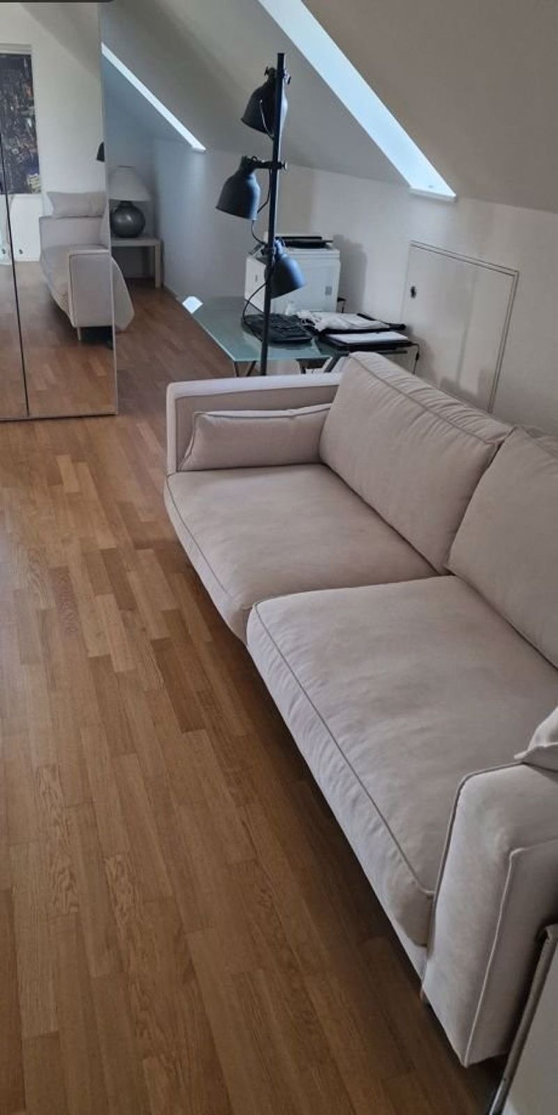 Schöne 1.5-Zimmerwohnung im Dorfkern zu vermieten - Sofa Ecke