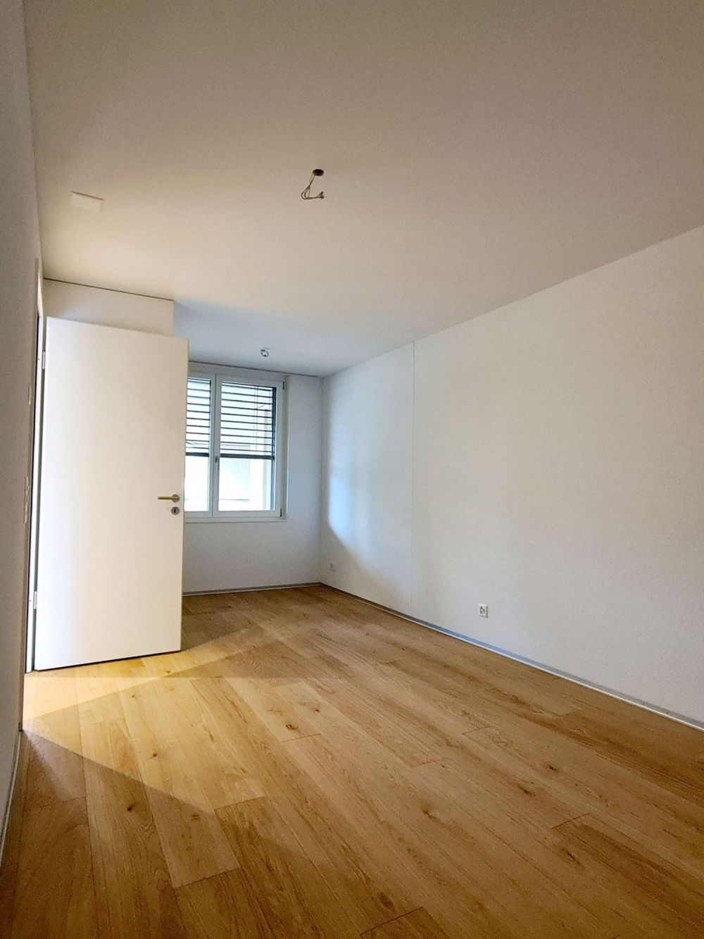 Nachhaltig wohnen in Niederönz stilvolle 2.5-Zimmerwohnung mit innovativem Energiekonzept - Bild 7