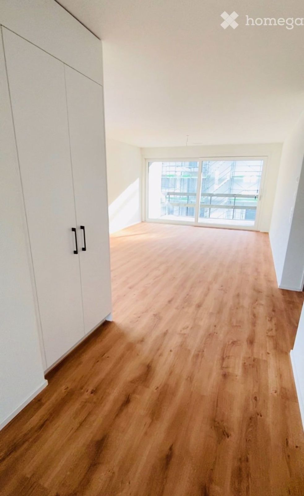 Grosse, moderne und helle 2.5-Zimmer-Wohnung mit 2 Balkonen - Bild 1