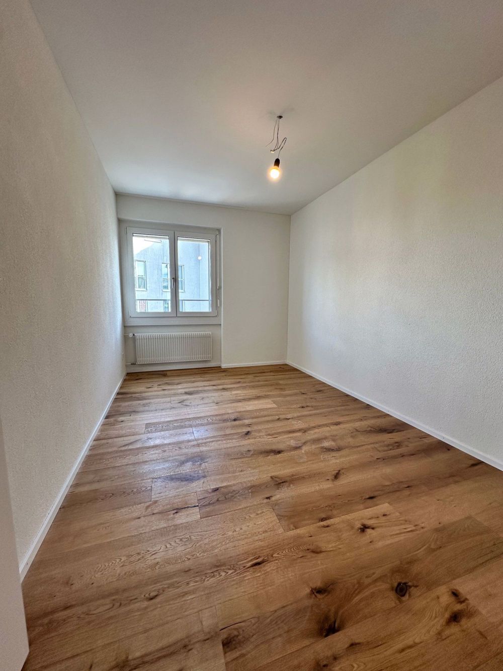 Neuwertige moderne 3.5-Zimmer-Wohnung mit eigenem Waschturm - Bild 6