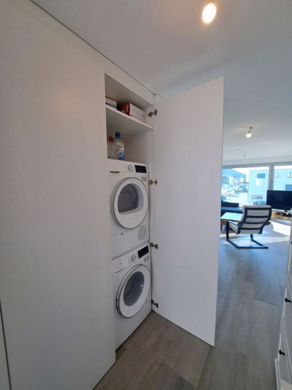Cheyres Wohnung mit 3 1/2 Zimmern und großem Balkon mit Seeblick - Bild 11